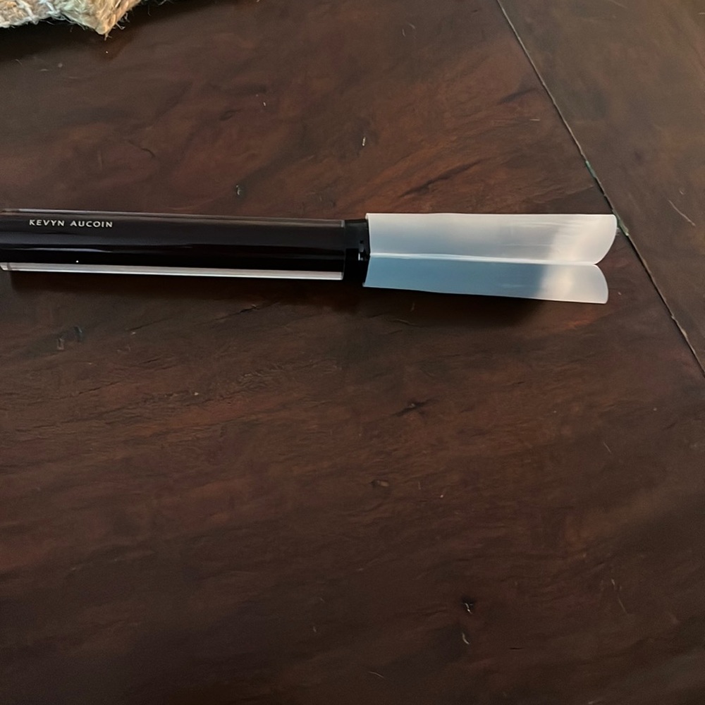 Kevin Aucoin Neo powder brush